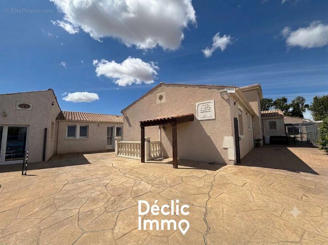 La Jarrie - Maison avec jardin, piscine, dépendances et spa - photo 5
