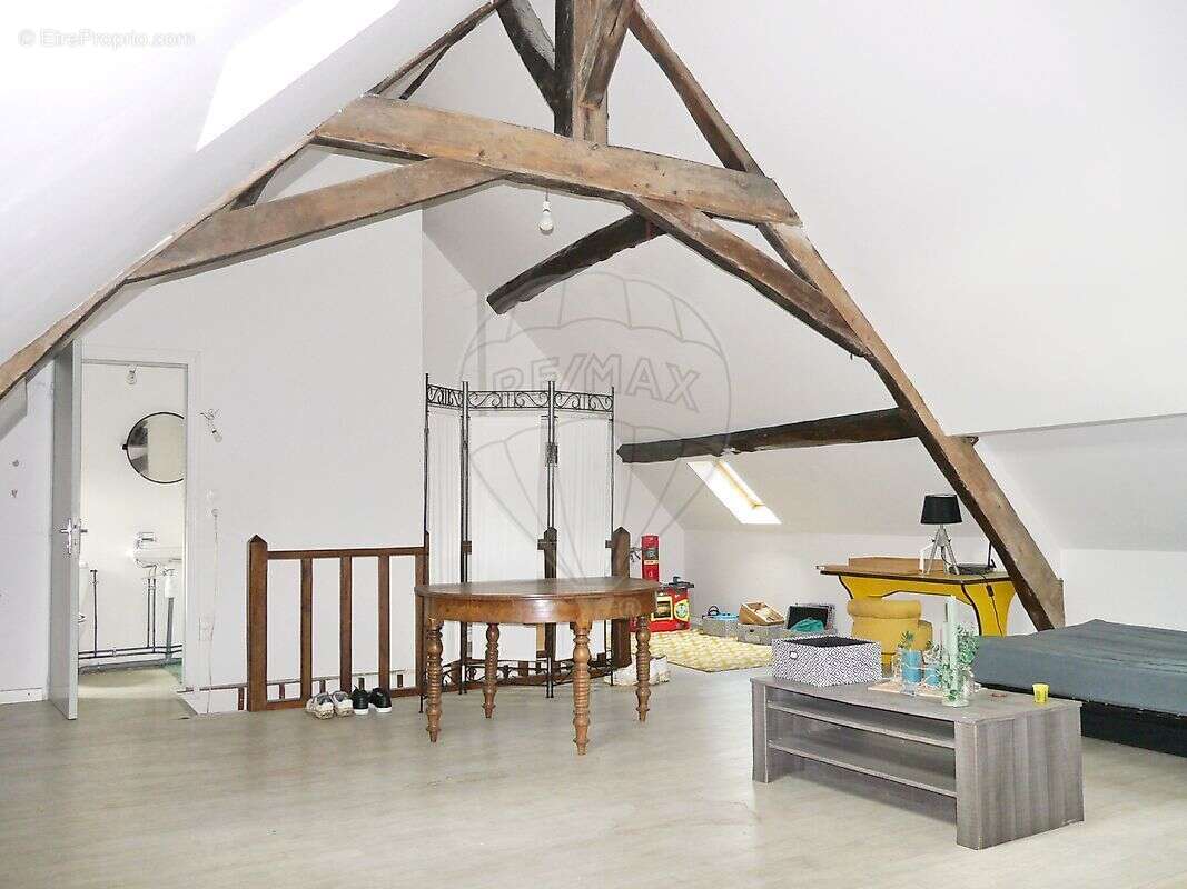 Commerce à SAINT-POURCAIN-SUR-SIOULE