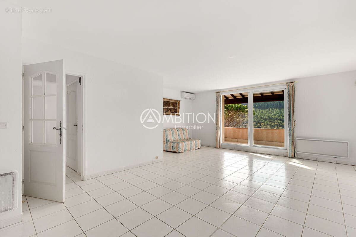 Maison à BAGNOLS-EN-FORET