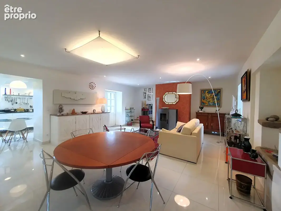 LUNAC  Propriété de caractère en pierre rénovée .220 m² habitables  Dépendances  Spa Terrain 1 805 m² - photo 4