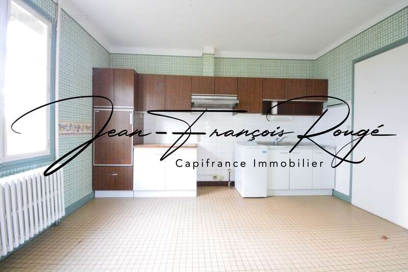 Maison à CONDE-SUR-VIRE