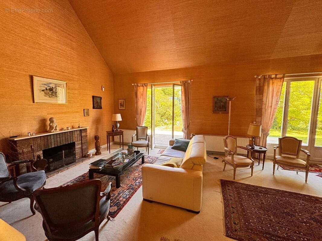 Maison à SAINT-NOM-LA-BRETECHE