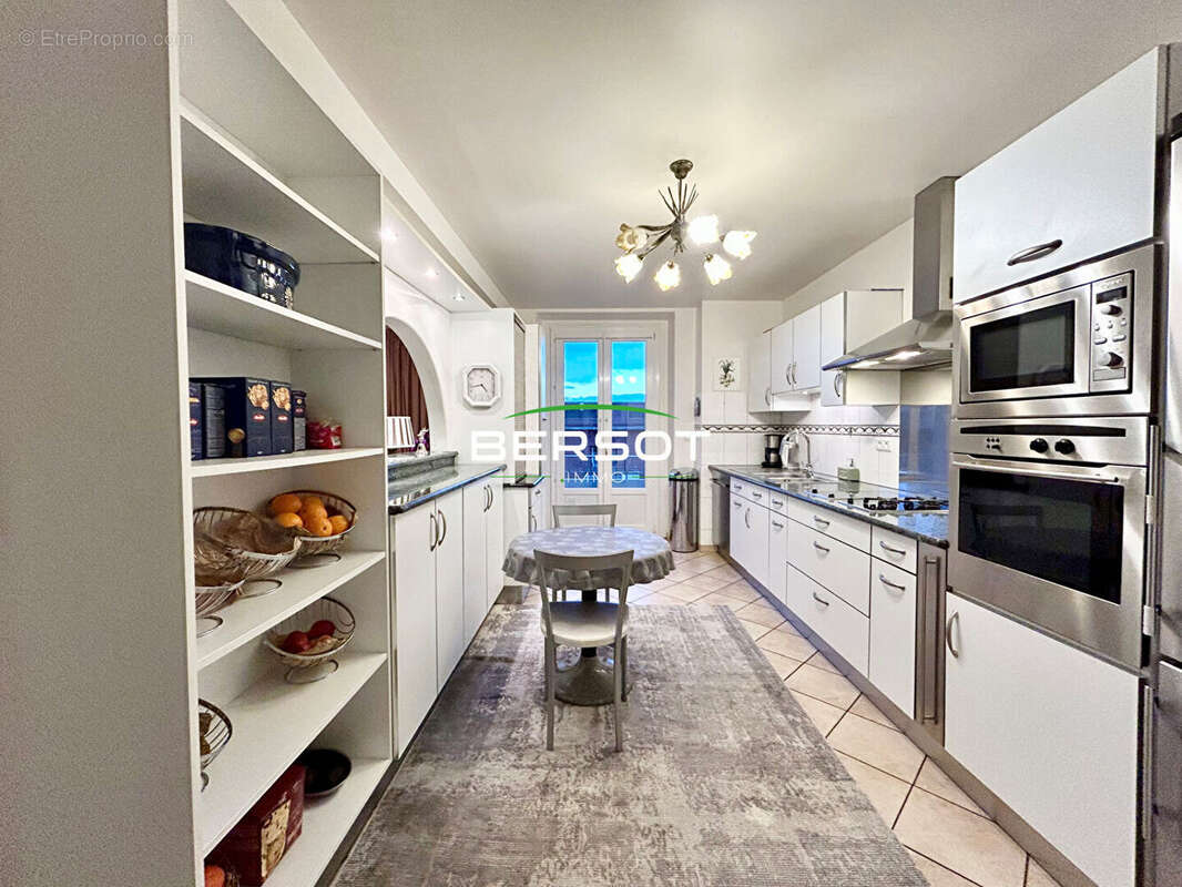 Appartement  4 pièces 149.23 m2 à deux pas de l'embarcadère et des Thermes - photo 2