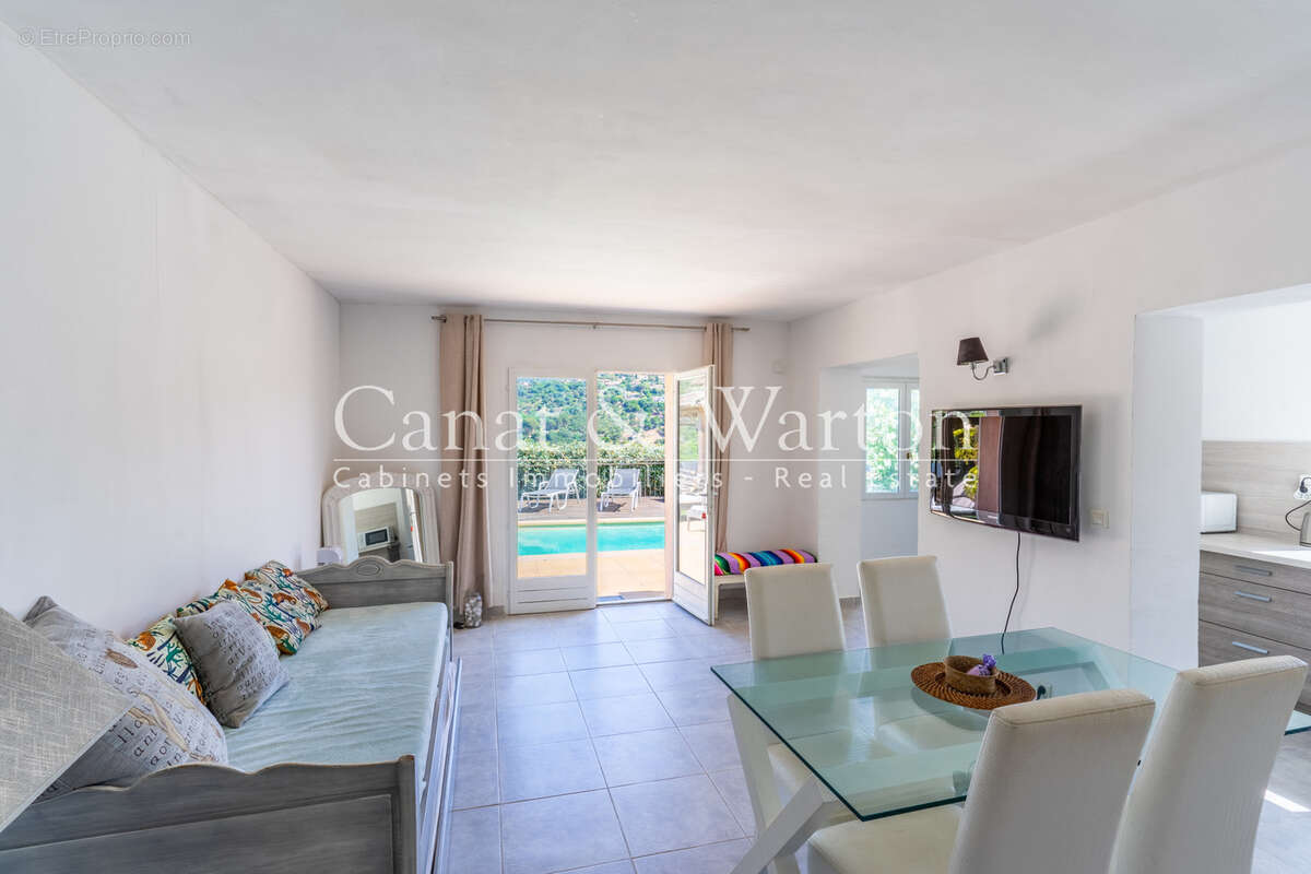À 2 kms de la plage: villa à cavalaire avec vue mer & piscine - photo 4