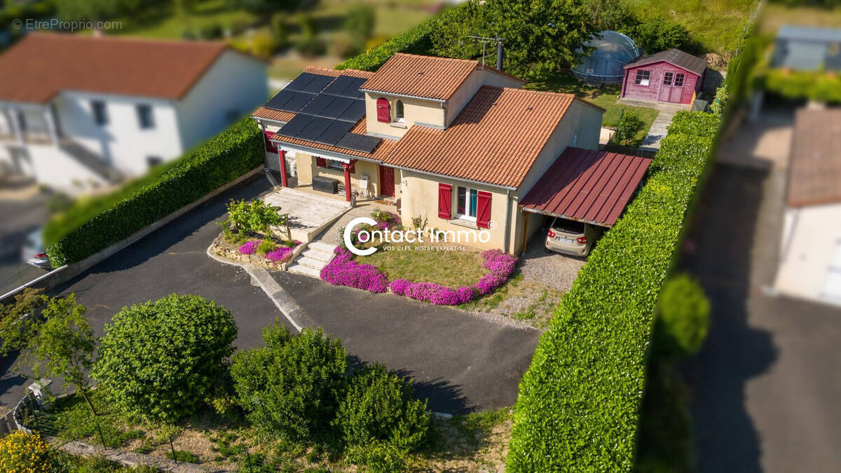 Maison à VIC-LE-COMTE