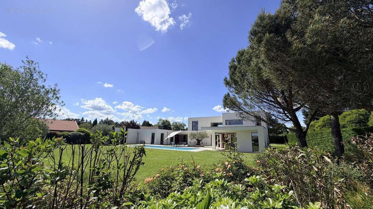 Photo 2 - Maison à LA TOUR-DE-SALVAGNY