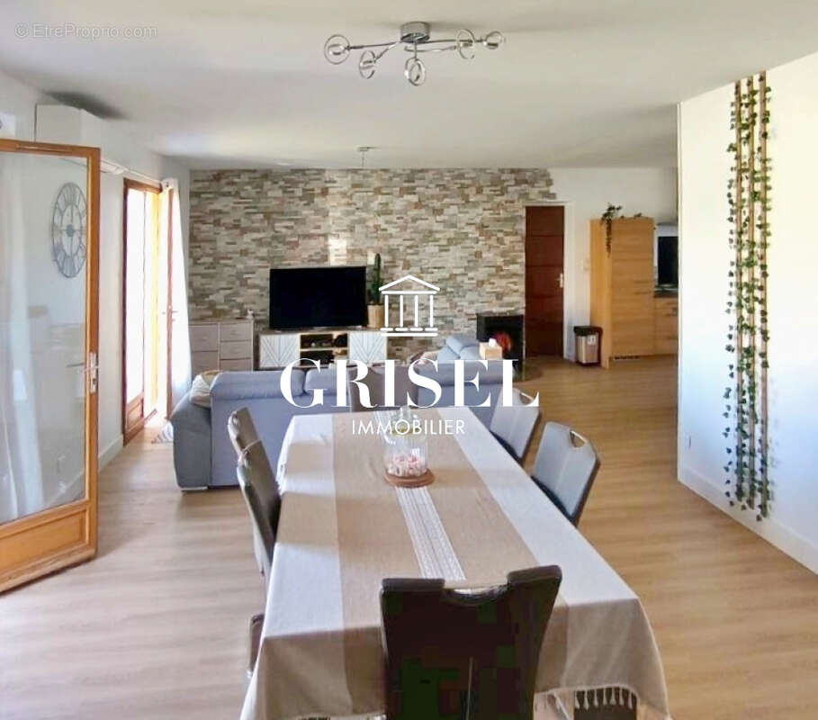 Maison à AYGUEMORTE-LES-GRAVES