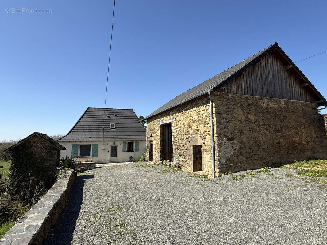 Propriete avec dependances et 11 ha de terrain - photo 4