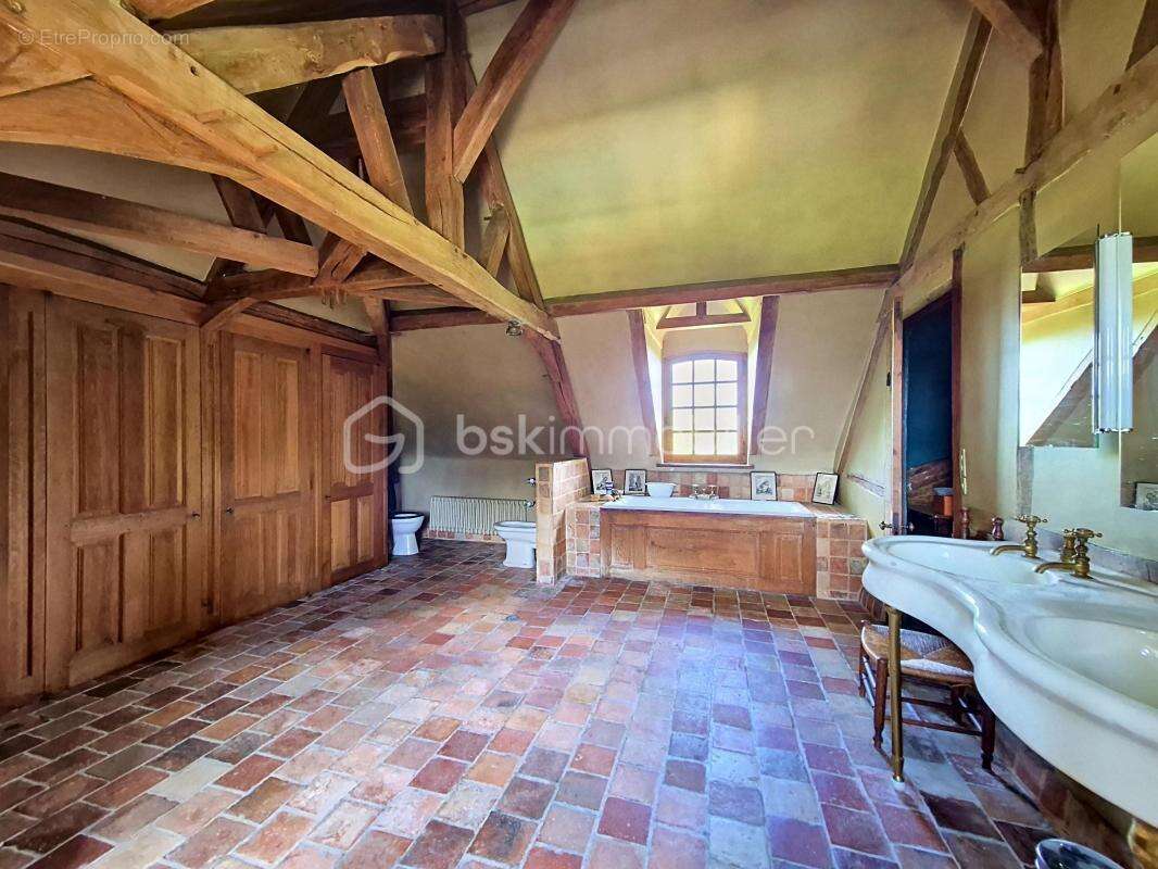 Élégante maison de maître, avec deux maisons d'amis, sur plus de 2Ha de terrain, à 9 kms de Honfleur ! - photo 17