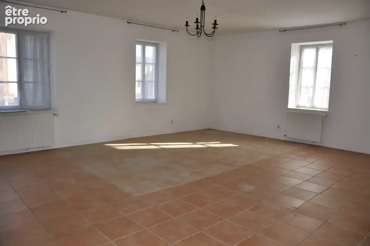 Belle maison en pierre, avec 4 chambres, grange, prévoir des travaux de rénovation - photo 3