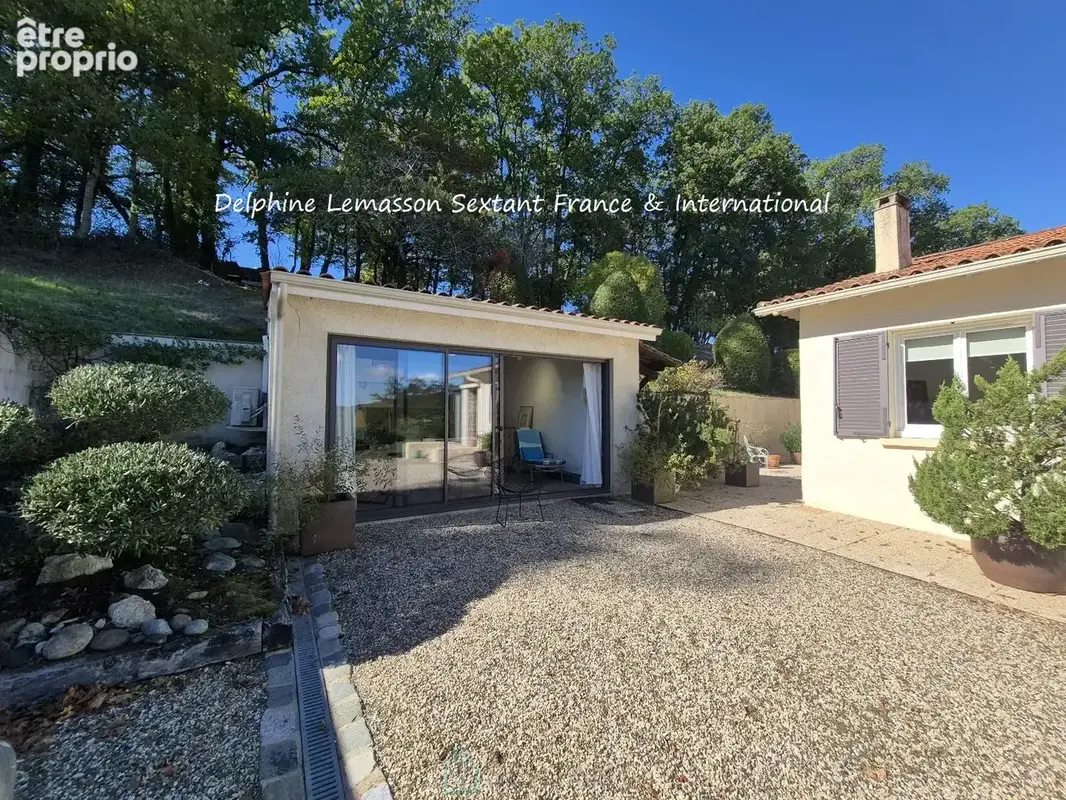 Maison de plain-pied avec Vue panoramique, jardin paysager et Atelier independant - photo 6