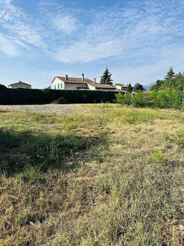 Terrain 1258 m² à Laragne-Monteglin  - photo 3