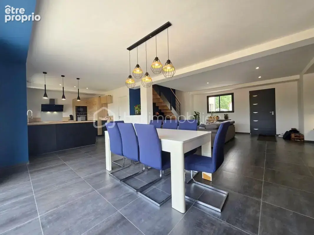 Maison contemporaine de 2023 avec 1 861 m² de terrain - photo 3