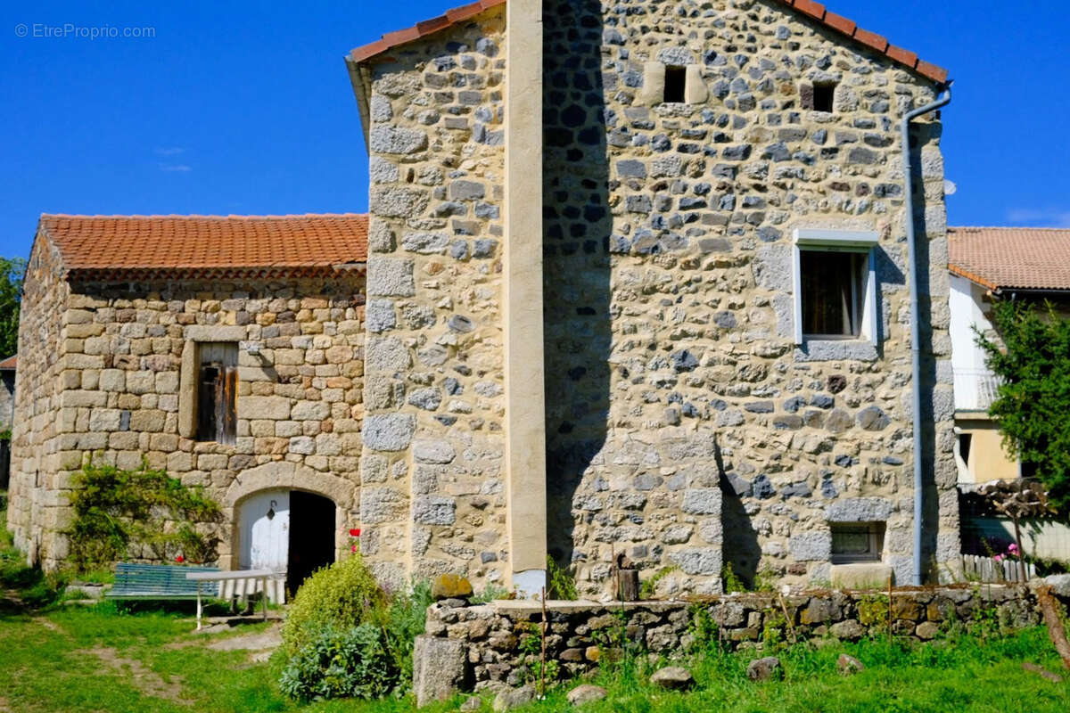 Maison à LAVAL-ATGER