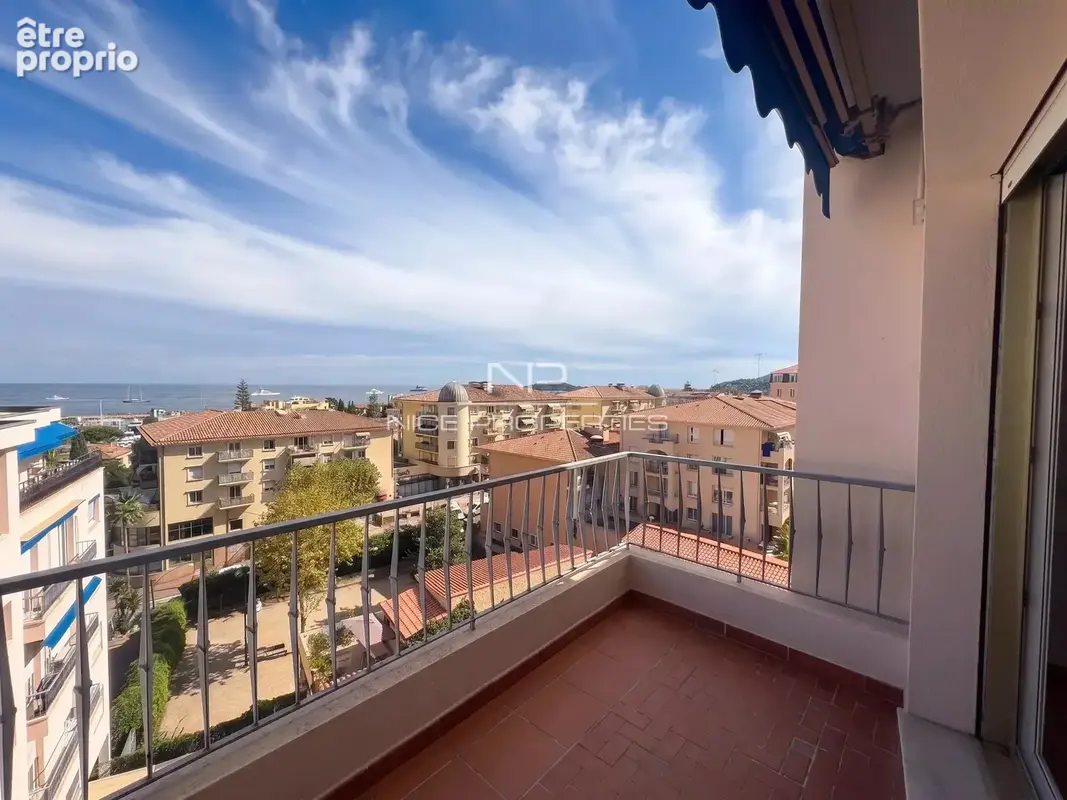 Élégant trois pièces en dernier étage, avec vue mer et deux terrasses - photo 11