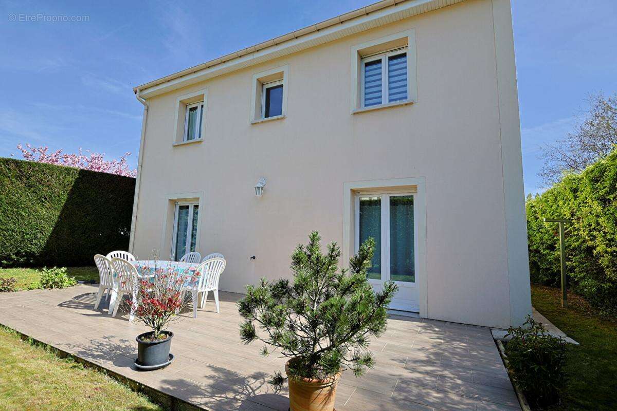 Maison à BRIE-COMTE-ROBERT