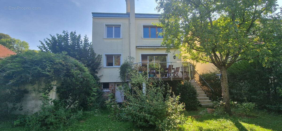 Maison à VILLE-D&#039;AVRAY