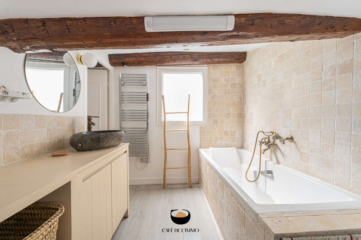 Appartement à MARSEILLE-6E