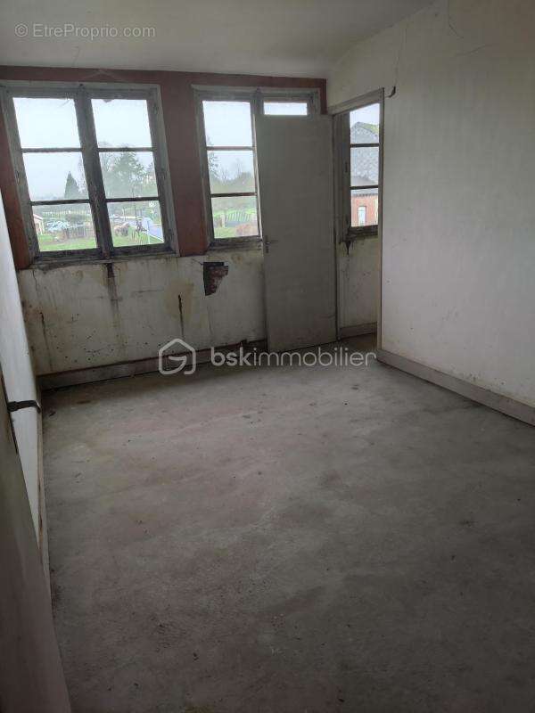 Maison à LAUNOIS-SUR-VENCE