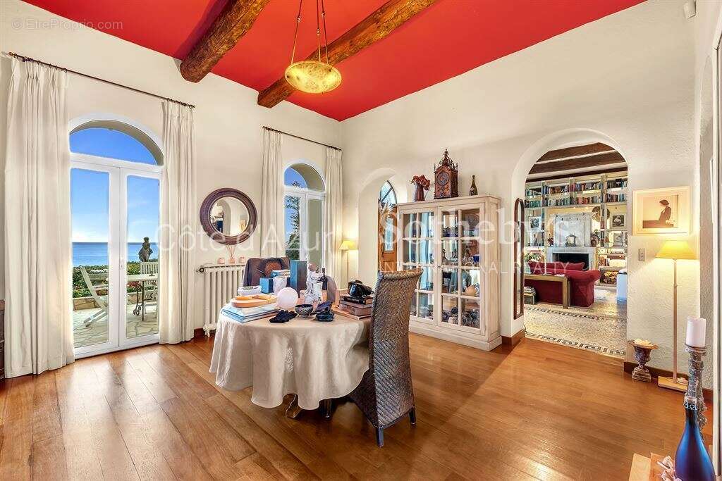 Maison à EZE