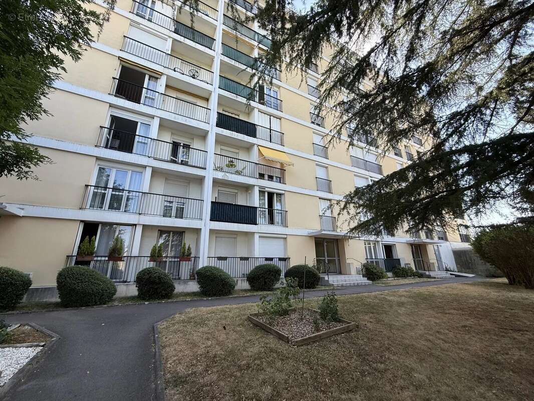 EXCLUSIVITE Appartement  type II SH 45 m² avec balcon, cave et PARKING - photo 6