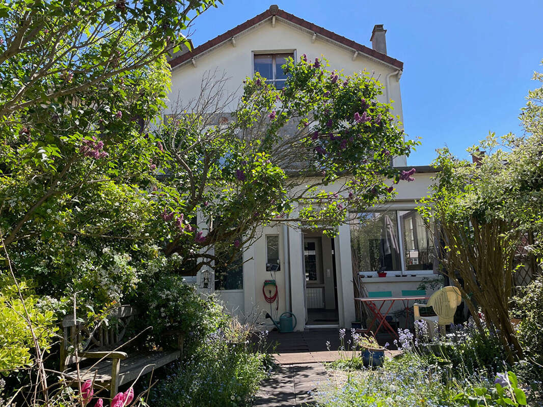 Maison familiale à Clamart, quartier Jardin Parisien. - photo 4