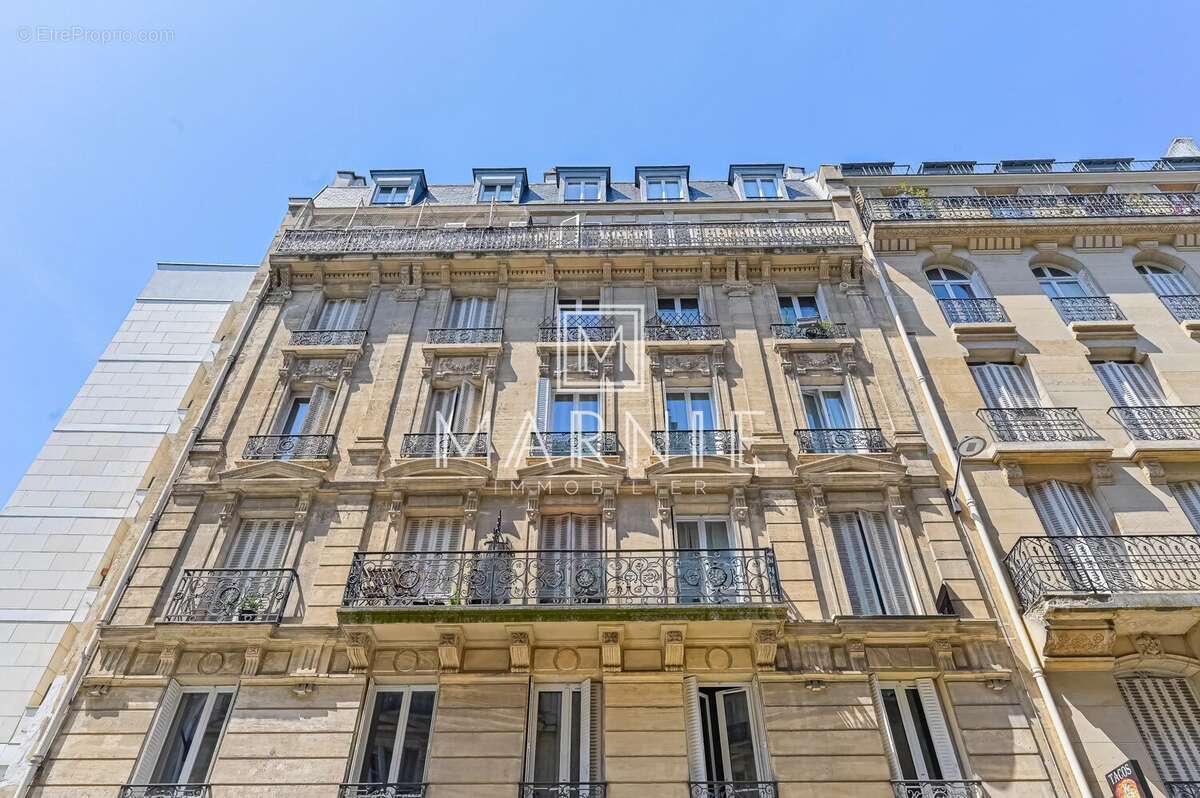 Appartement à PARIS-17E