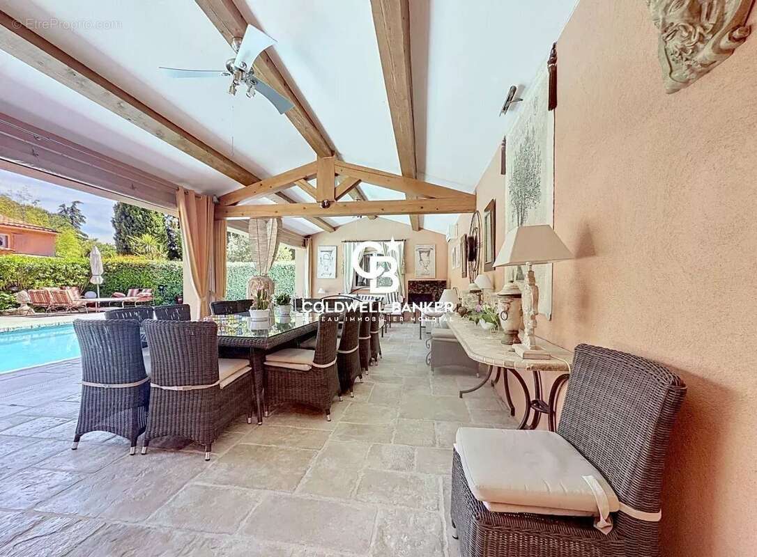 Maison à ROQUEBRUNE-SUR-ARGENS