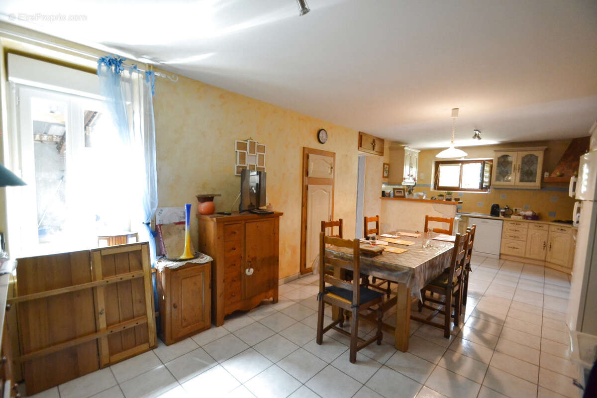 A 8 Kms de MONTMARAULT, maison de 104 m2 avec jardin - photo 3