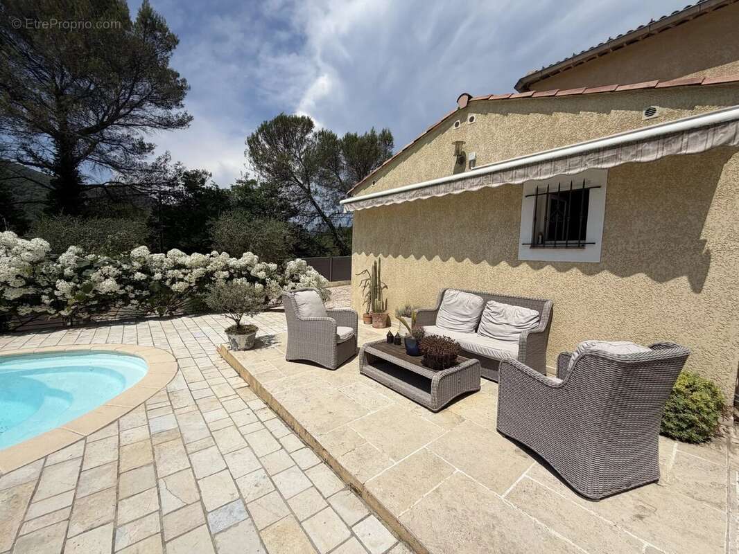 Maison à PEILLE