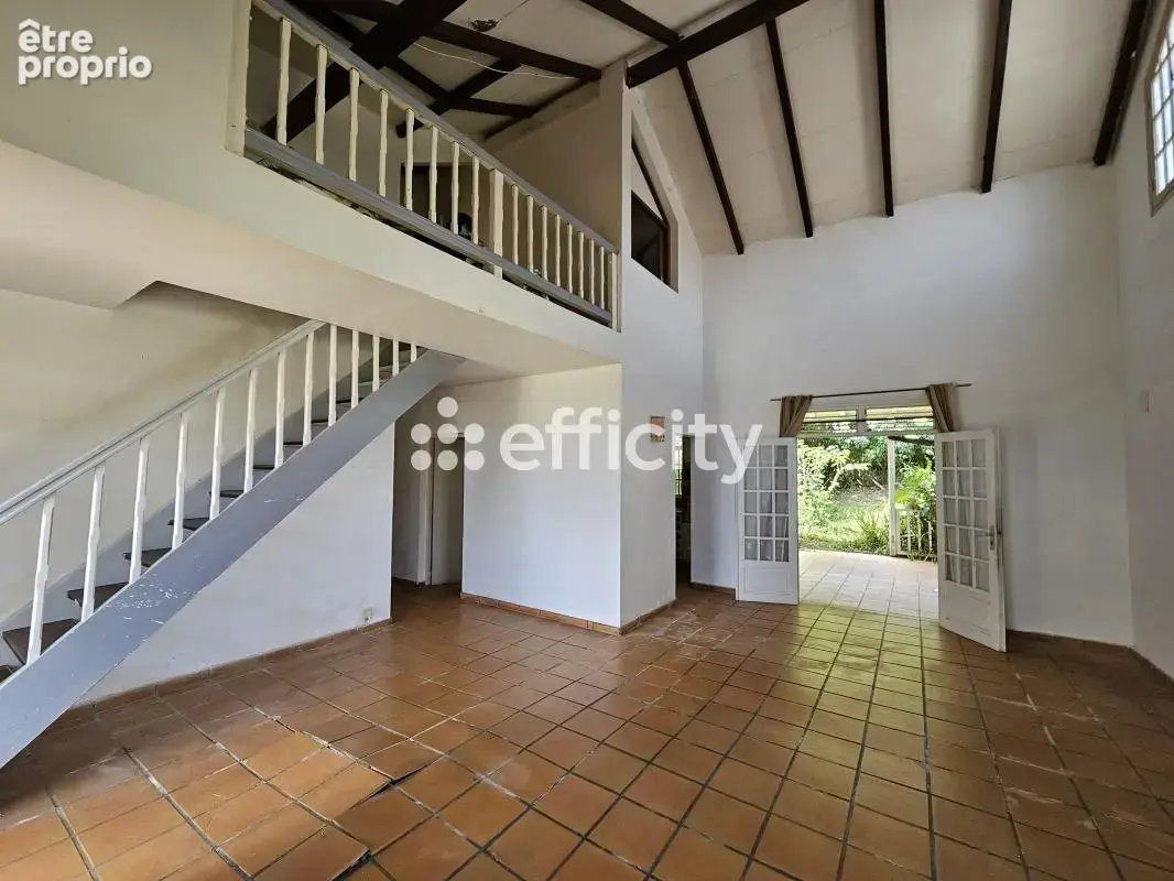 Maison 147 m² à Saint-Claude  - photo 1