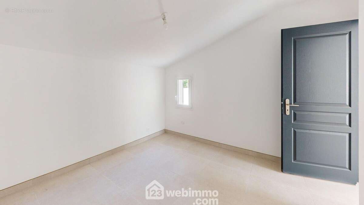 Chambre 1 avec deux placards intégrés - Maison à JARD-SUR-MER