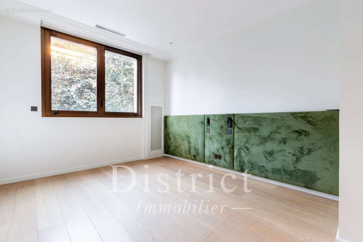 Appartement à NEUILLY-SUR-SEINE