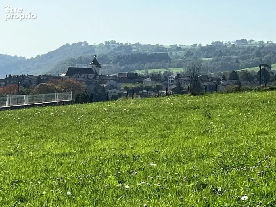 Terrain à SAINT-ETIENNE-DE-MAURS