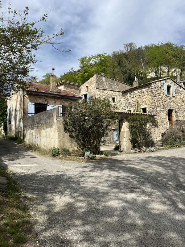 Maison à MONTJOUX