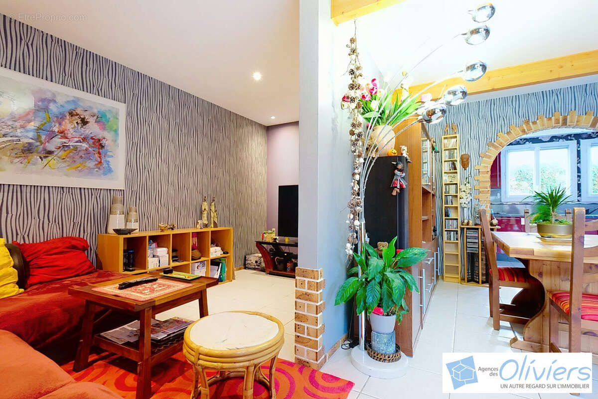 Maison à VOISINS-LE-BRETONNEUX