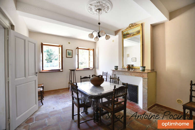 Maison à SAINTE-FOY-DE-PEYROLIERES