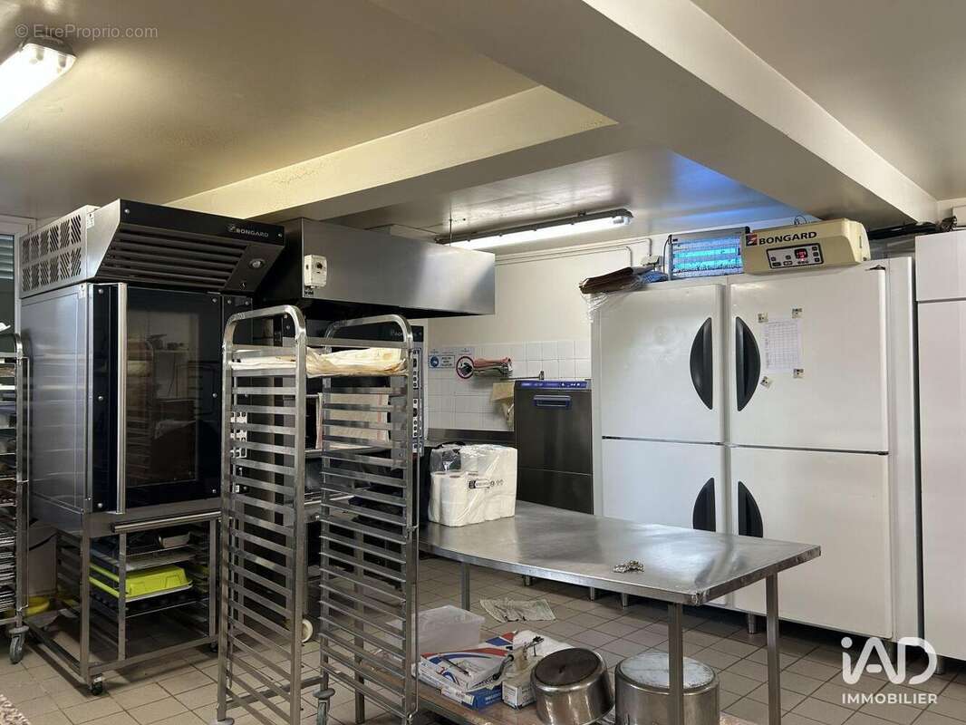 Photo 5 - Commerce à URY