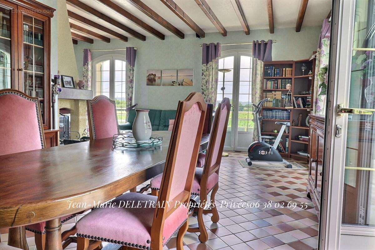 Maison à SAINT-MAGNE-DE-CASTILLON