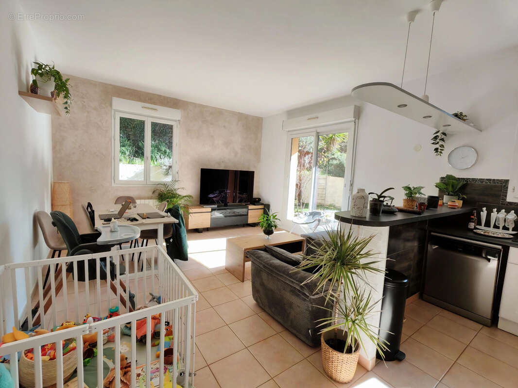 Appartement à PEILLE