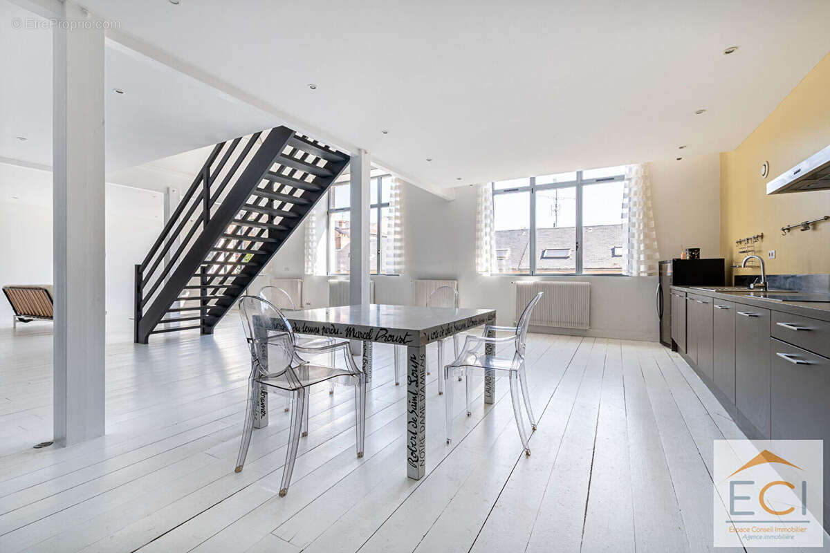 A VENDRE - magnifique loft familial aux beaux volumes - photo 4