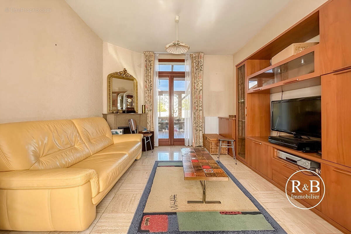 Maison à LES CLAYES-SOUS-BOIS