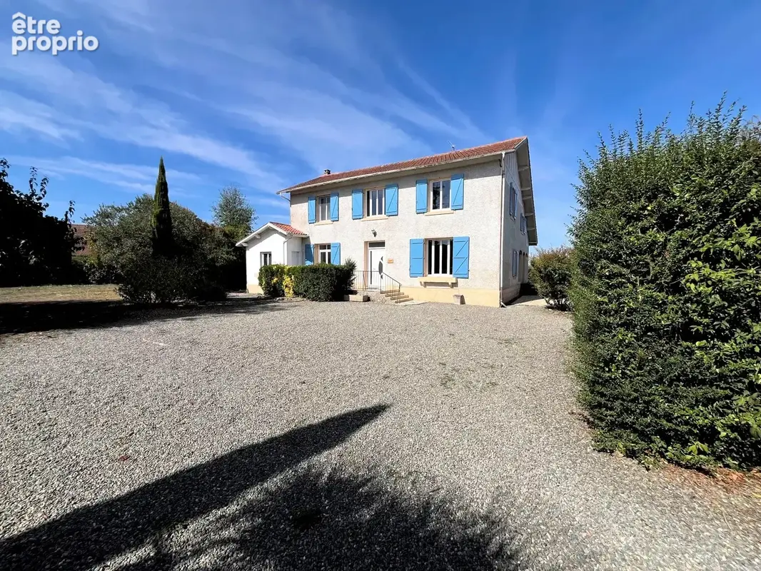Maison 257m², 5 chambres, 3249m² de terrain, grande dépendance - photo 1