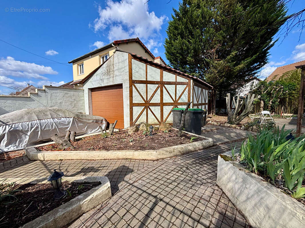 Terrain à MORSANG-SUR-ORGE