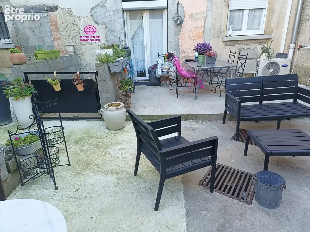JARCIEU, bel appartement en rez de-chaussée,  1 chambre, terrasse, cave, salle de douches wc, piece de vie : 5 - photo 6
