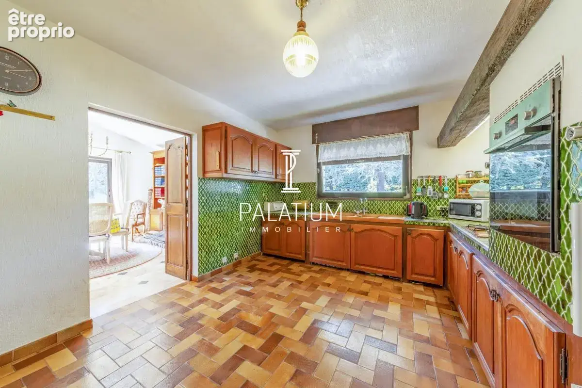 Maison de plain-pied avec jardin arboré et 3 appartements - photo 7
