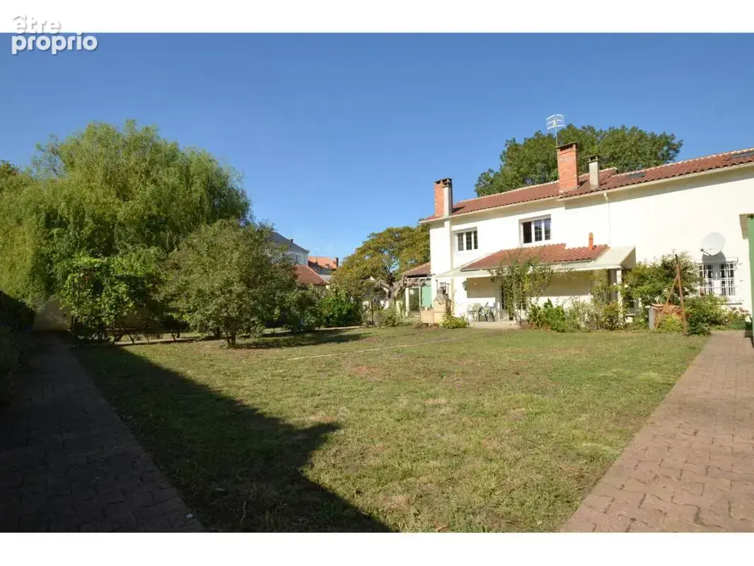 Maison 8 pièces 174 m² à vendre à Riberac (24600) - photo 2
