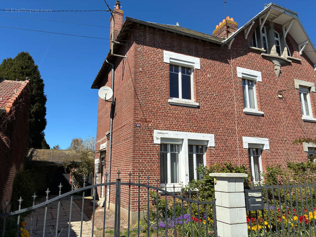 Maison à ROSIERES-EN-SANTERRE