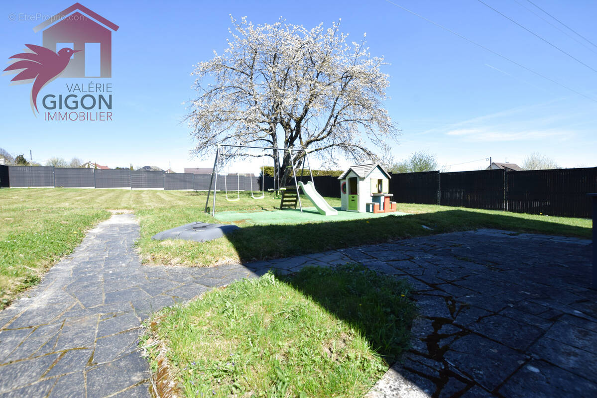 Maison à VIEUX-CHARMONT