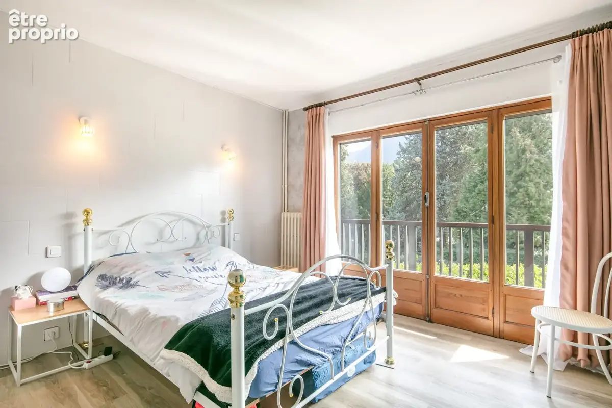 Rare a la vente - spacieux t5 avec balcons/terrasses, garage, cave & jardin commun -  la rochette ! - photo 8